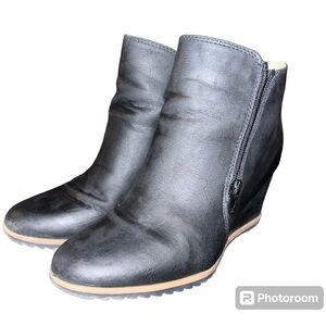 Black heeled booties